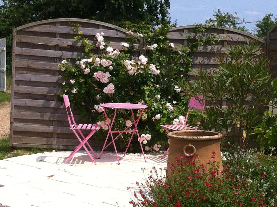 Terrasse privative de la chambre Victorine