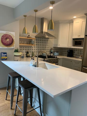 Stylish 2 bd home-gorgeous outdoor fireplace