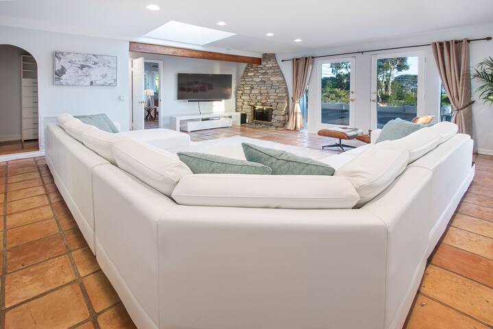 Malibu Views Walk 2 Beach NO FIRE damage PCH OPN gallery image 5