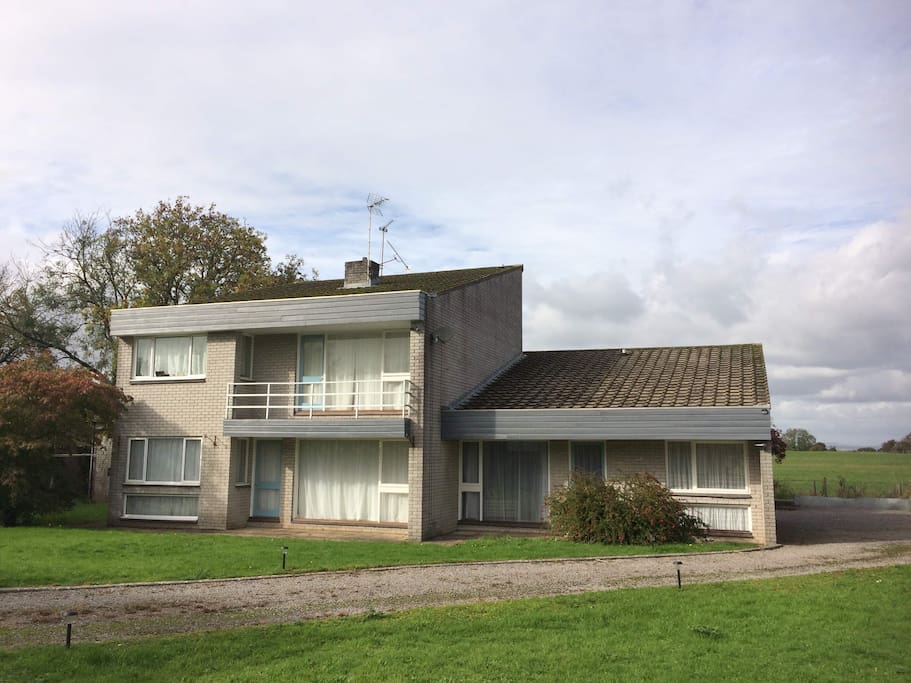 Self-contained accommodation is the single storey on the right.