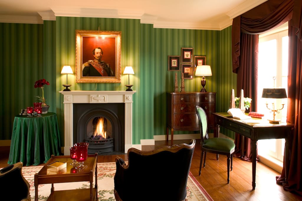 Junior Suite cosy corner with fireplace
