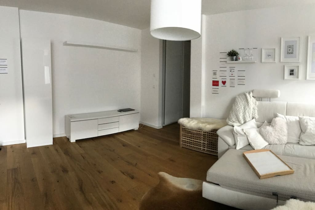 Wohnzimmer/ Living room