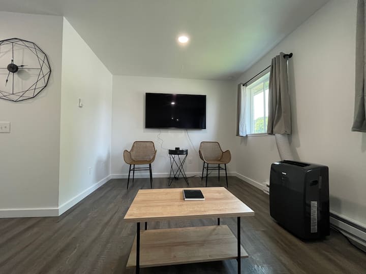 Bright, Comfortable Apartment Near Downtown - Kalispell, MT