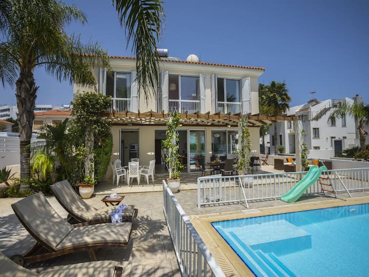 "Asteria" Villa By The Sea - Protaras