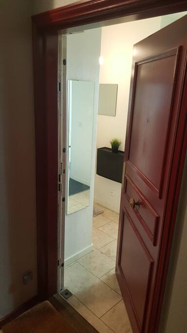 La porte d'entrée sécurisée et blindée