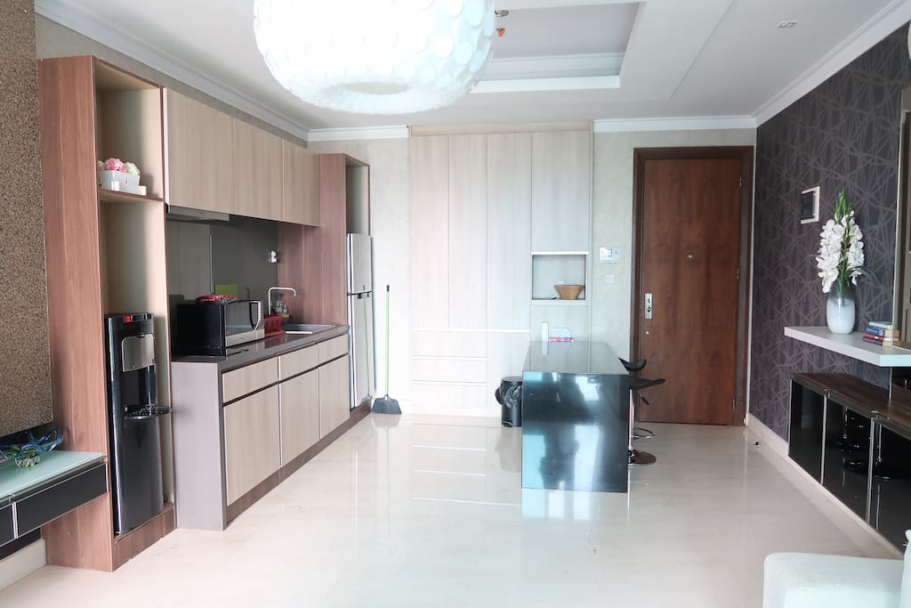 Fully equipped kitchen & washer (inside one of the bottom cabinets)