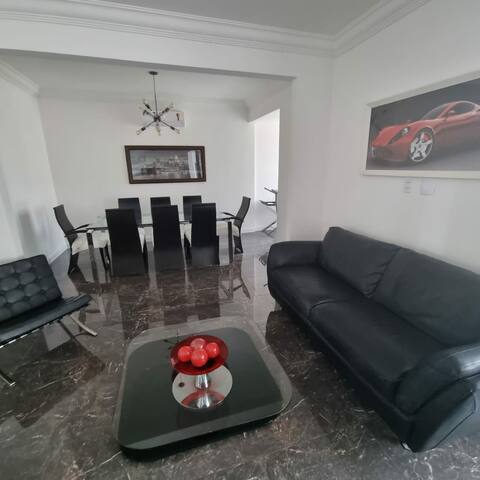 Confortavel e luxuoso apartamento de 4 quartos.