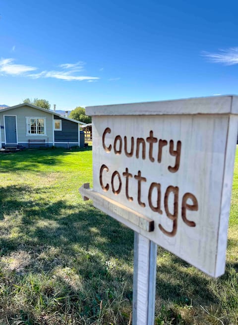 Mission Mountain Country Cottage & Sauna