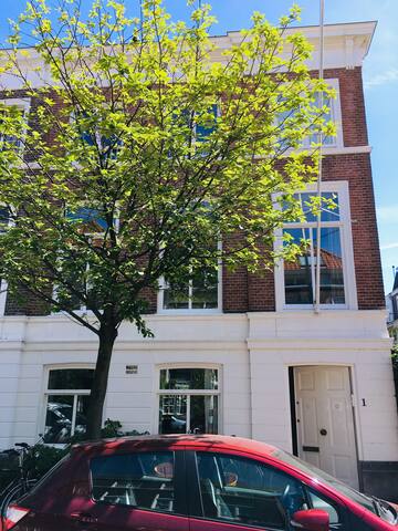 Big Classic Family Home near beach and the City