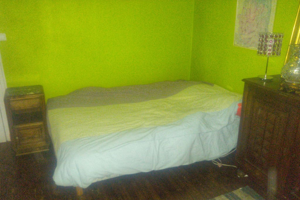 Chambre spacieuse 12 m2 et calme