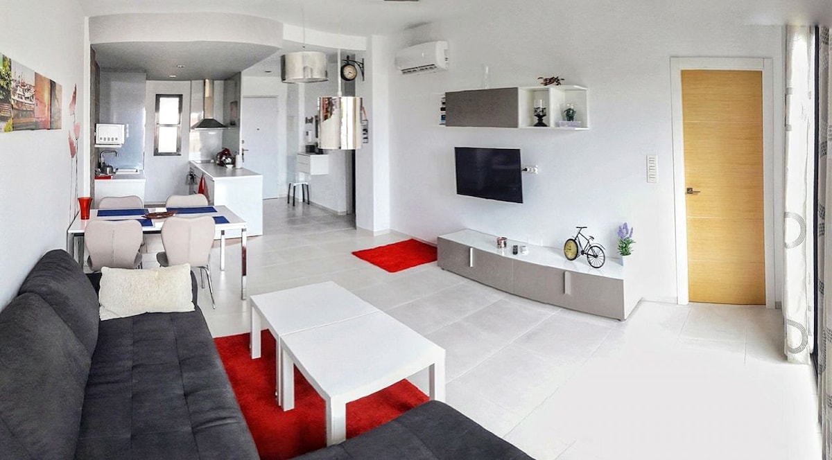 Pamja e zonës së ndenjjes nga ana e ballkonit