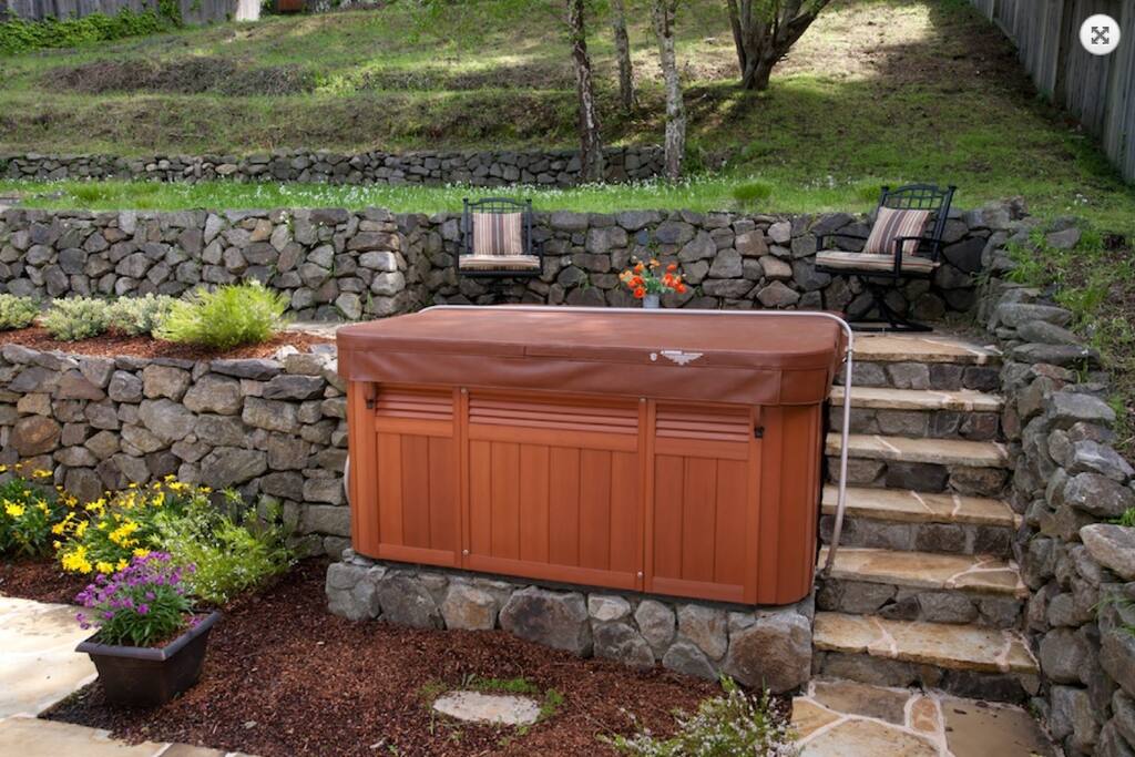 Hot tub