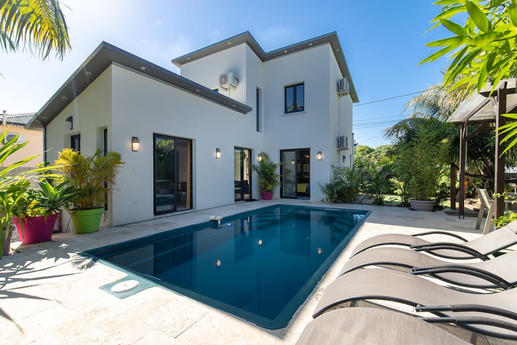 Villa de Standing avec Piscine Privée Villas à louer à SaintPierre