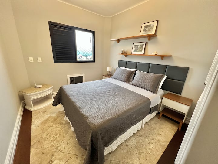 Apartmán II: s manželskou posteľou Queen a klimatizáciou.