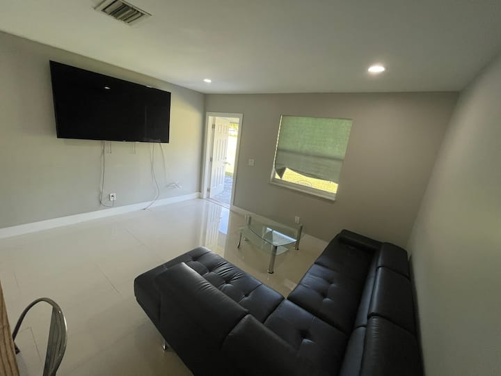Entire Apartment In Duplex Next Hard Rock Casino - Davie, FL