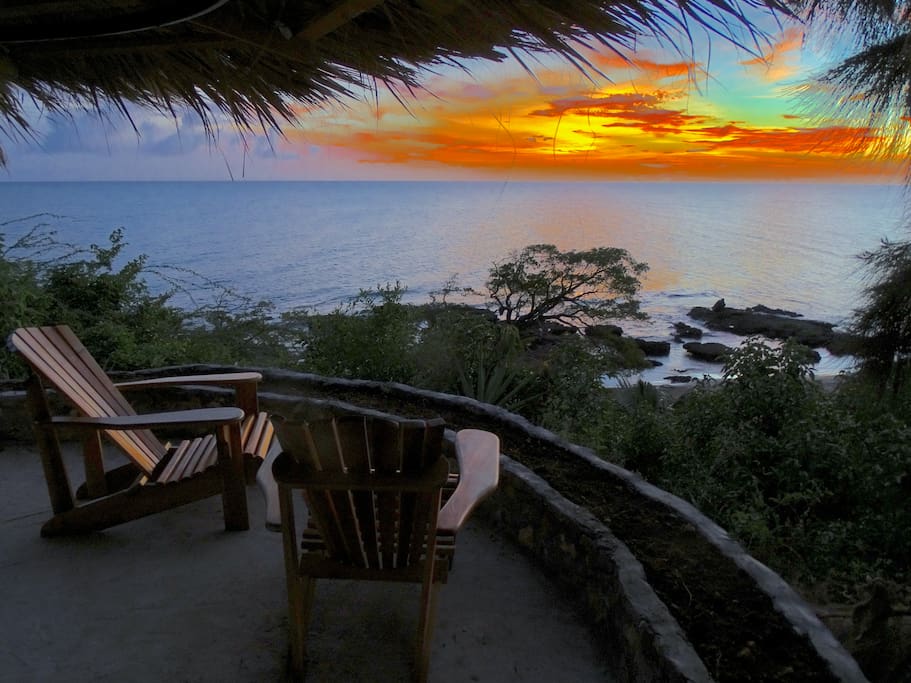 Cliff side cabana with hammock Private- only for your enjoyment.