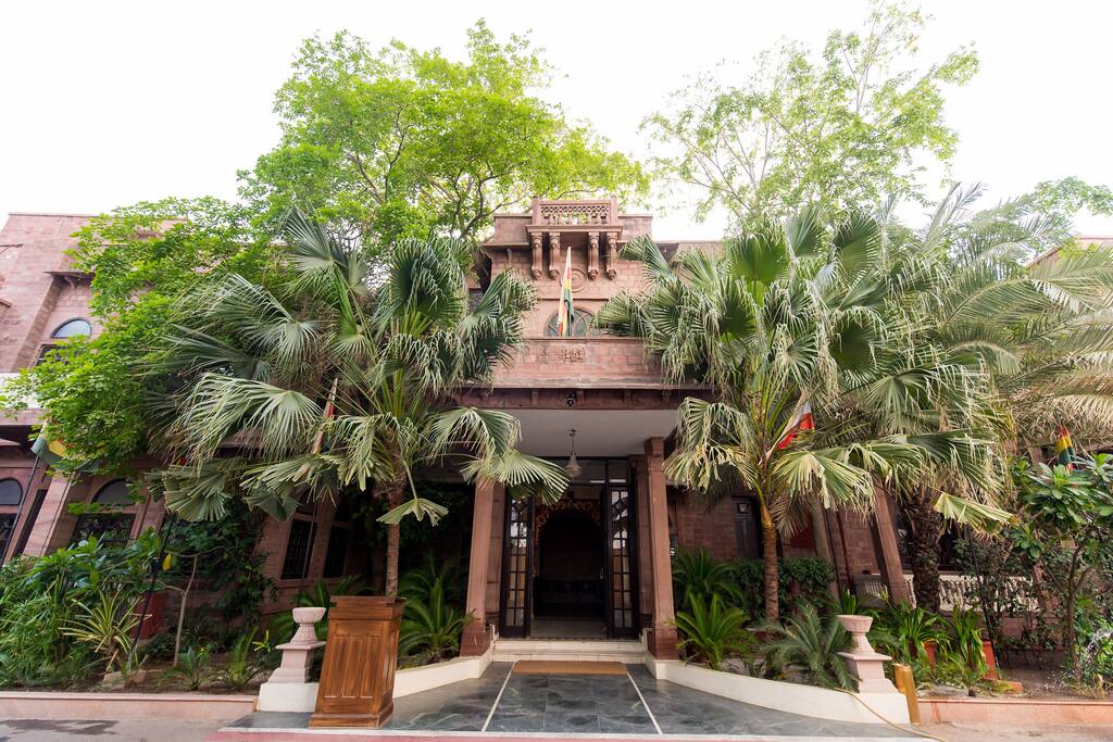 Entrance to the palatial building