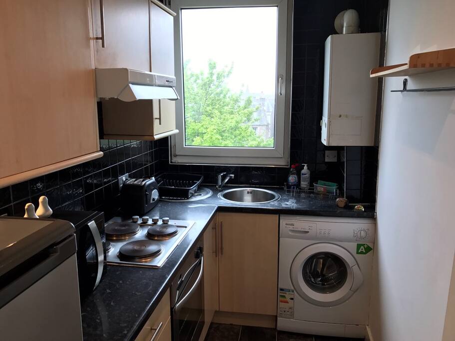 Fully fitted kitchen