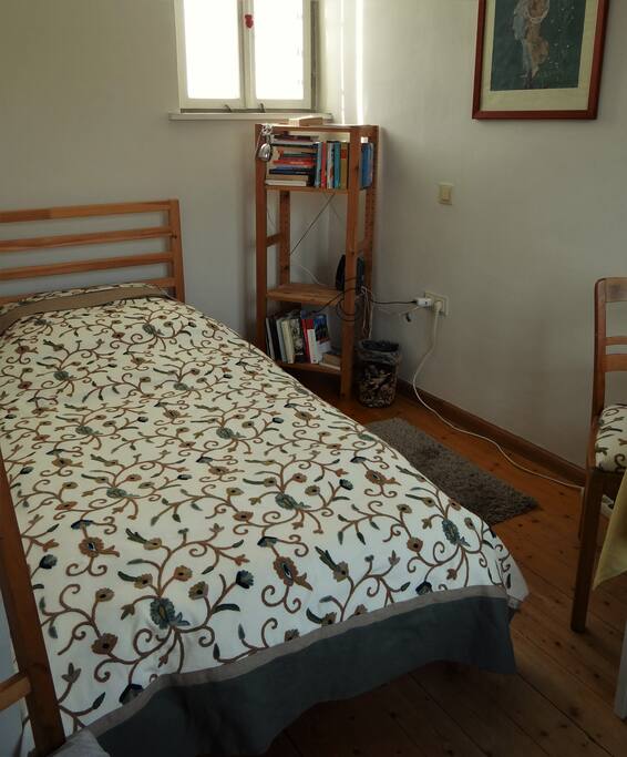 ... eine gemütliche Nische mit Bett und Lesestoff