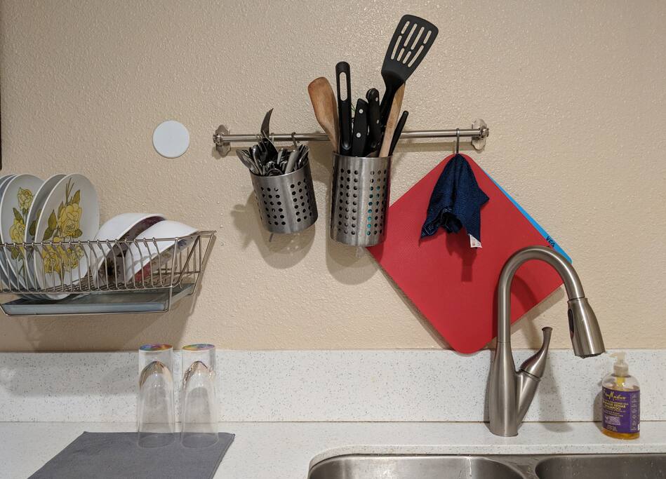 Space comes equipt with complete kitchen utilities