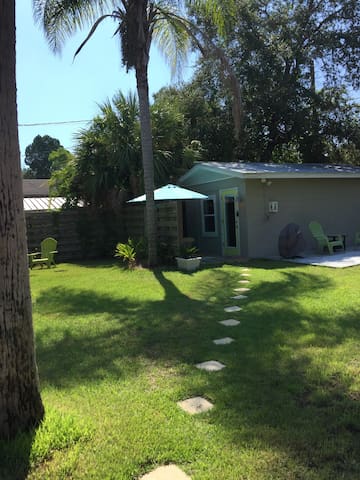 Cozy private guesthouse in the heart of Sarasota,