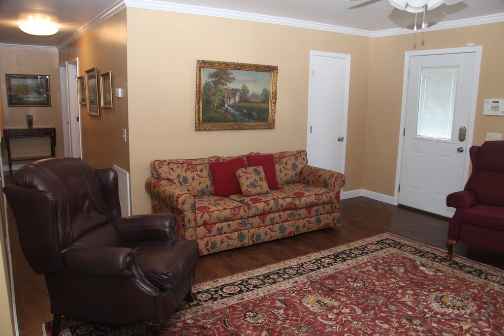 LIVING ROOM AREA