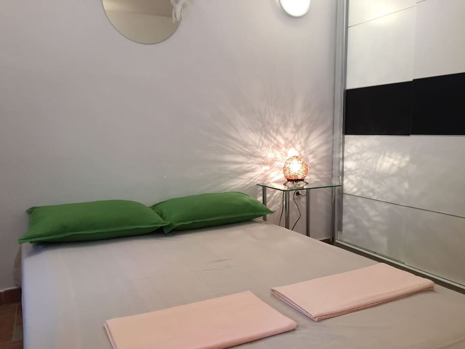 Nice privat room with double bed and a closet.