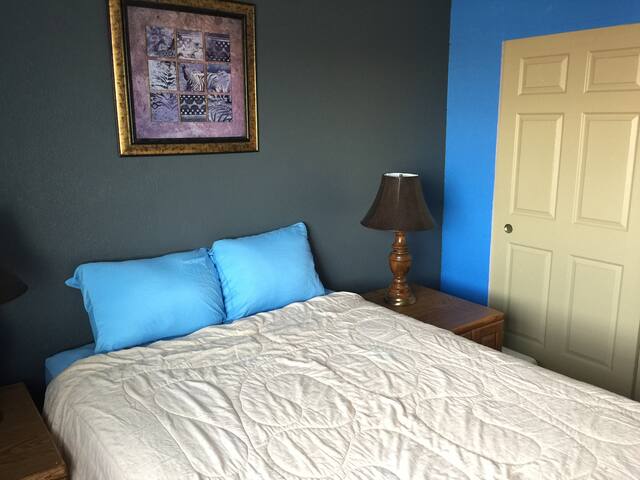 Peaceful Family Home Private Room & Breakfast #3