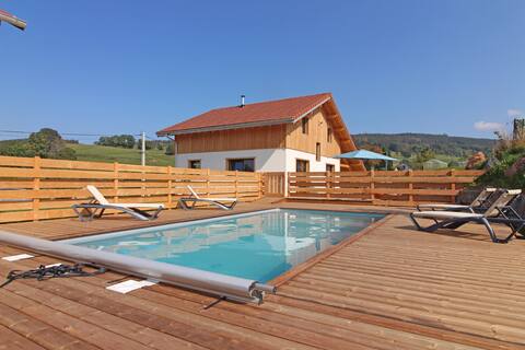Modern cottage with pool and hot tub – 6 people