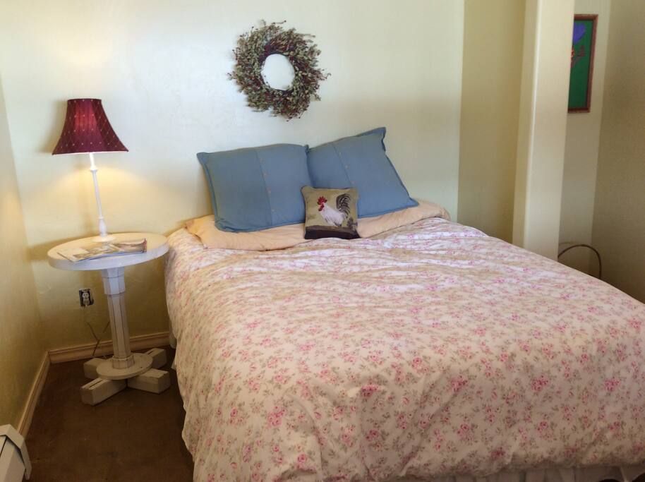 Comfy, Queen-size bed