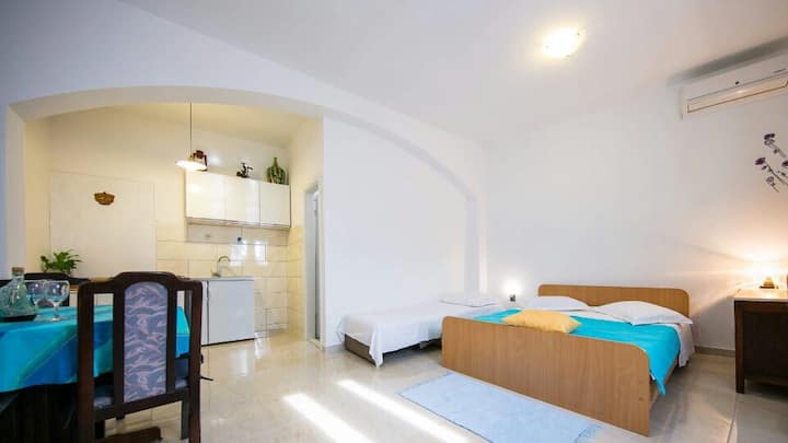 Seafront apartment Jurkovica