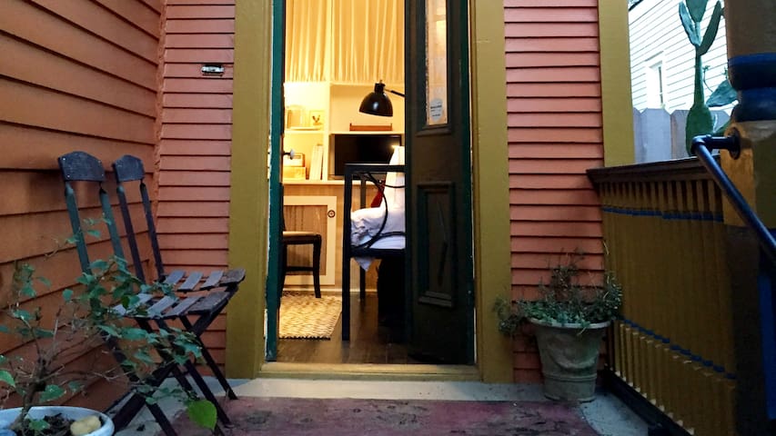 Sweet Small Solo Traveler Room in the Marigny NOLA
