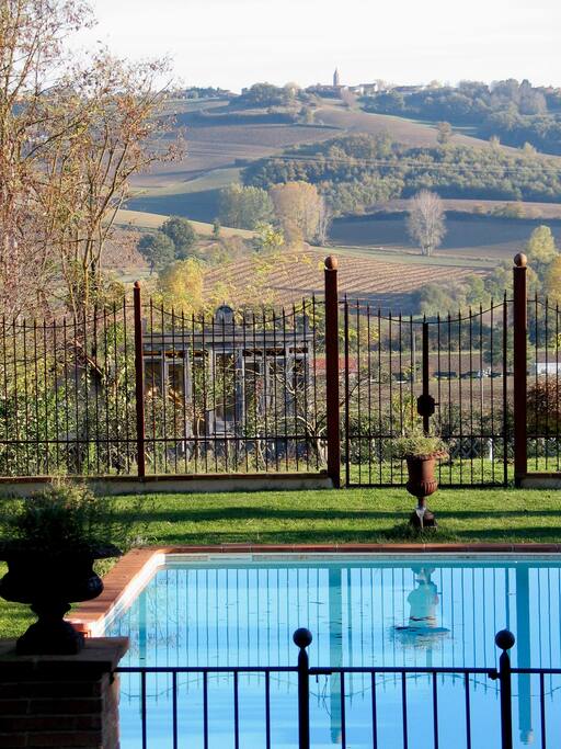 Piscine dans le jardin
