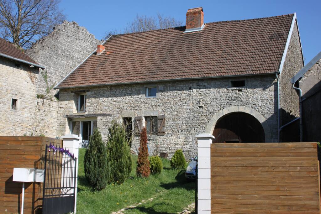 Façade et terrain