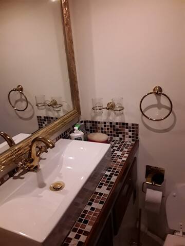 Imbarcazione in laguna con uno splendido panorama gallery image 3