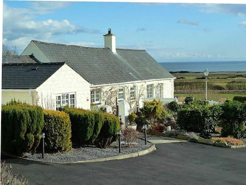 Gorwel Holiday Cottage with Hot Tub