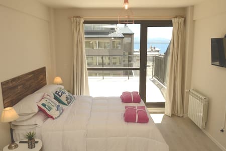 Departamento con Terraza, Vista al Lago y Ciudad.