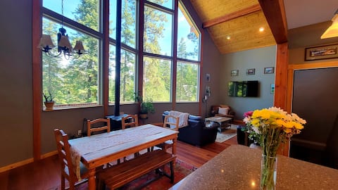 "Mountain Getaway" Ski Mission, hike, bike relax.
