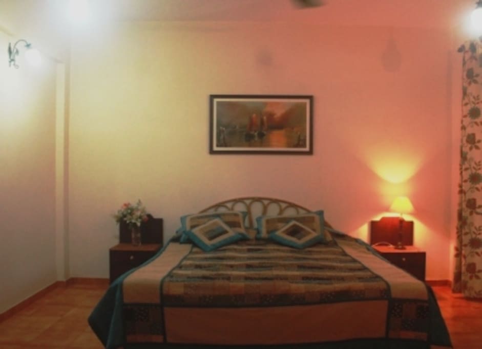 Bedroom with kingsize bed, airconditioner with Ensuite Bathroom with hot geyser