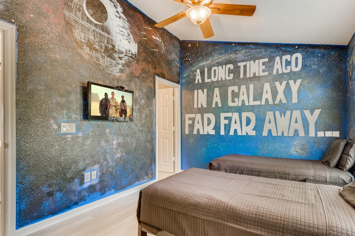 Soba s temom Ratova zvijezda s privatnom kupaonicom i TV-om za vašu udobnost i zabavu.