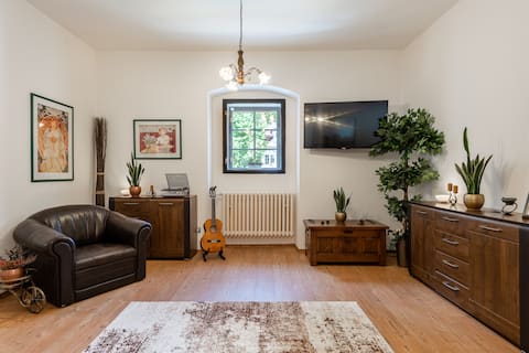 Popular Airbnb listing: Comfy &Clean apt in historical mill in the heart in Malá Strana