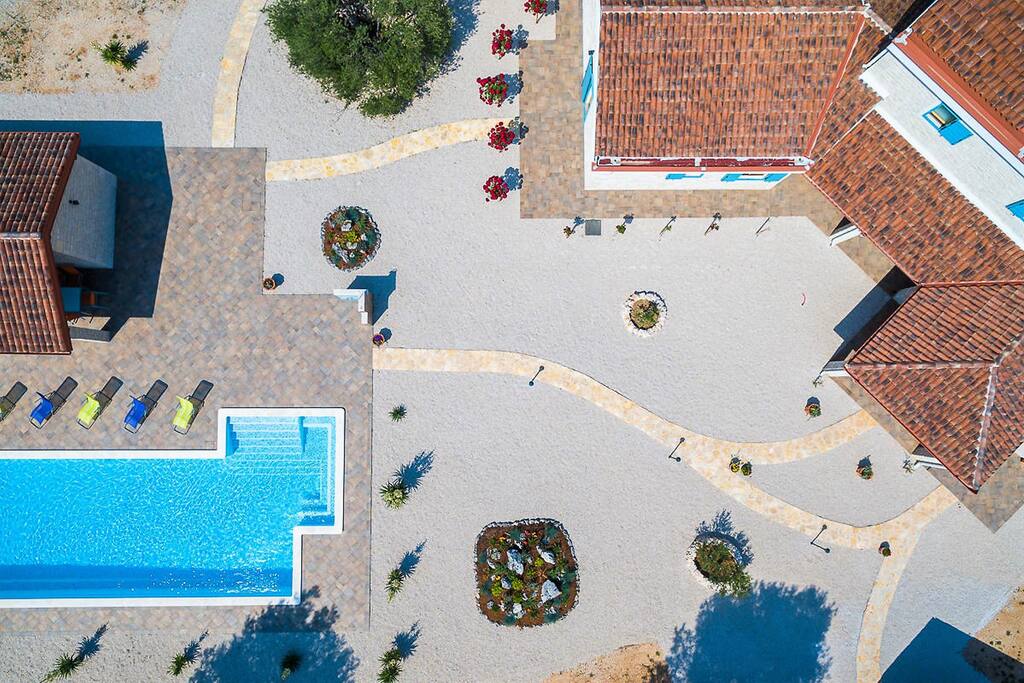 Bird's eye view on villa, garden and pool