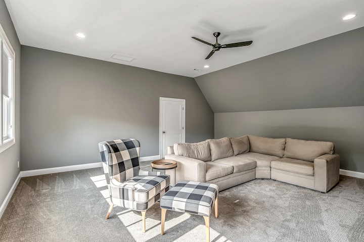 Chambre bonus avec TV 84"(non sur la photo)