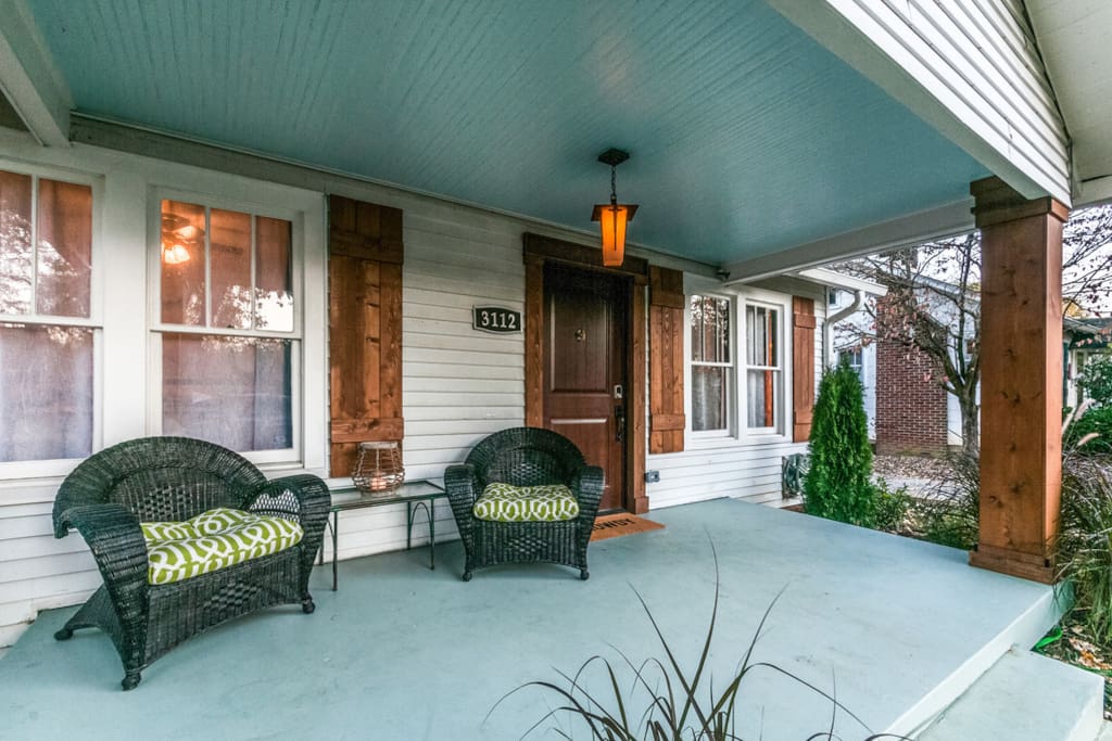 ~Plenty of space for sipping your coffee in the mornings before you head out to conquer Nashville!~