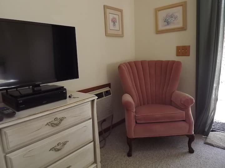 Private Cottage in Wine Country Guesthouses for Rent in Middletown