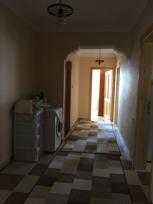 Salon ve çamaşır makinesi