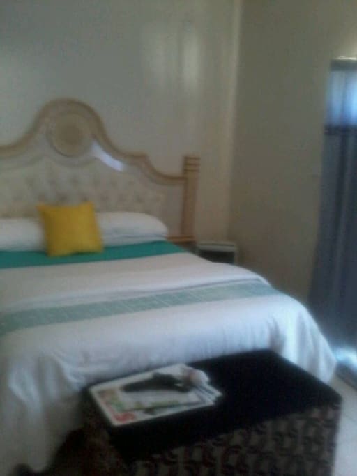Beautiful guest bedroom, for singles and couples