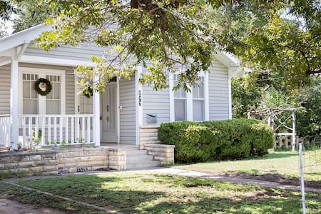 Cottage 506:: Walk to Main Street  (FBGTX15007)