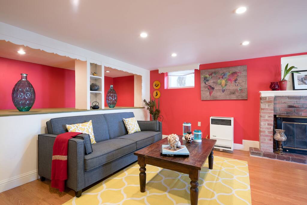 Relax in this comfy sofa that also extends into a sofa bed.