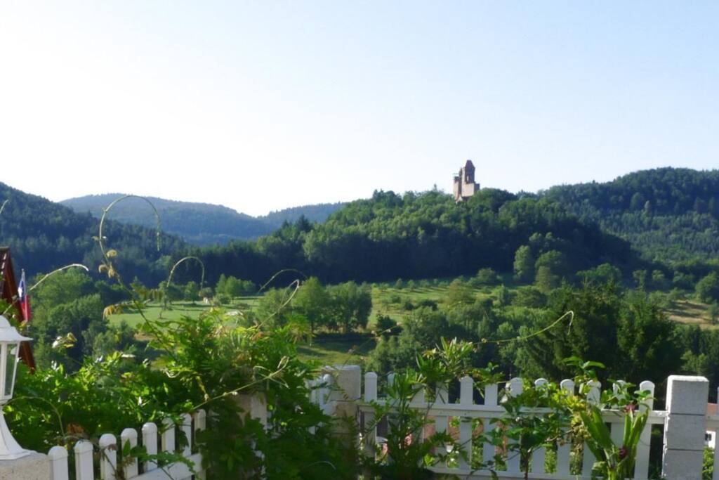 Willkommen: Das einzigartige Panorama hier, am höchsten Ortspunkt, zu genießen von der Terrasse und von der Ferienwohnung Monte Noble aus.